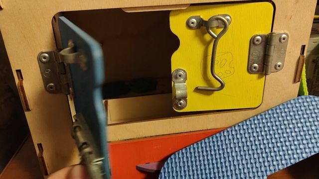 играем в домик бизиборд для малышей