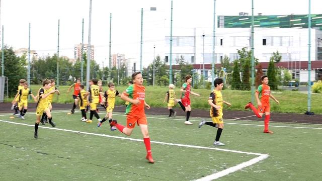 Летние клубы 2025 — встречай июнь с нами!