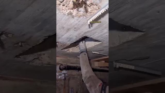 Если на каком-то участке пола есть повреждение, его можно легко заменить.