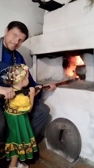 Чтобы кашу в чугунке сварить, нужно дров нарубить и пе?