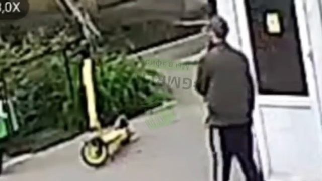 В Краснодаре на Снесарева 4 бородатый преступник «угнал» мопед Хонда Дио 35. 

Правда, мопед в отлич