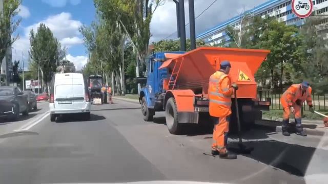 Ведутся дорожные работы на ул. Артёма в Донецке