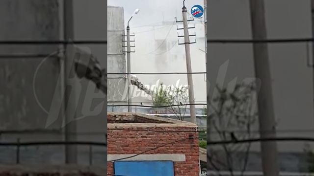 Невероятное везение: экскаватор упал с 5 этажа, а водитель выжил