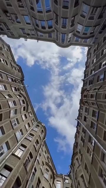 Питерский дворцы колодцы