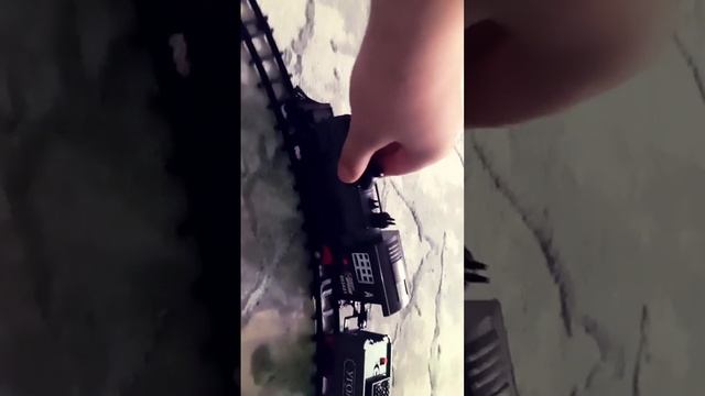 Меня напугала розовый свет и поезд разогнался до 200.000 ?