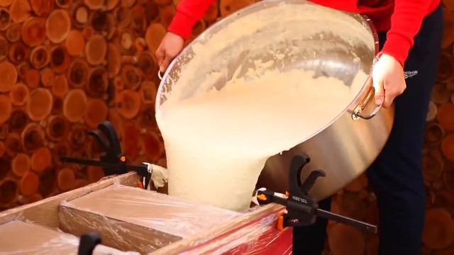 vanzai [ ванзай ]WE PREPARED A HUGE KINDER CHOCOLATE WEIGHING 100 KILOGRAMS