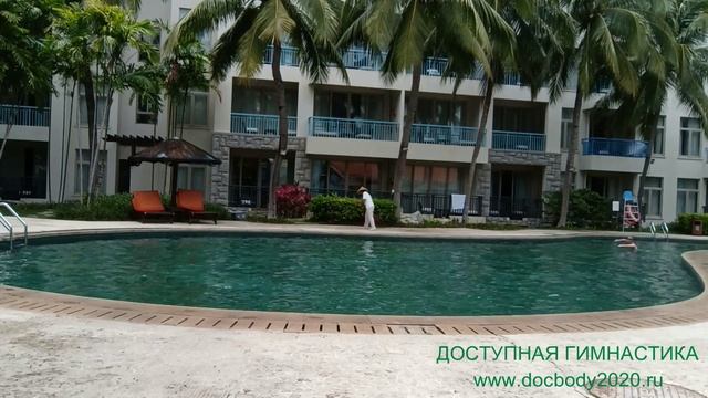 Упражнения в бассейне на отдыхе в Китае (остров Хайнань отель SWISSOTEL SANYA YALONG BAY)-5