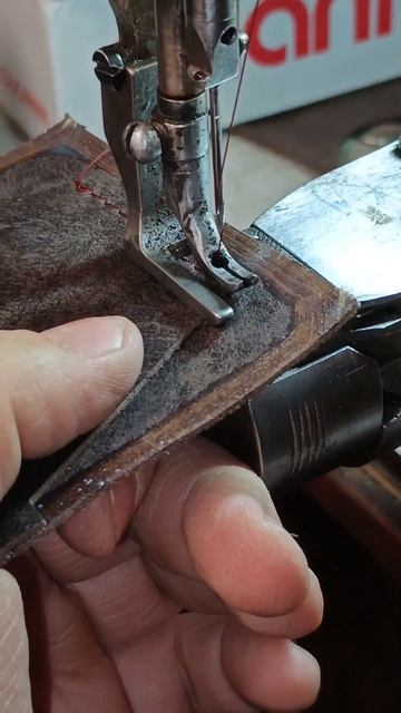 Как прошить на машинке изделие из натуральной кожи?