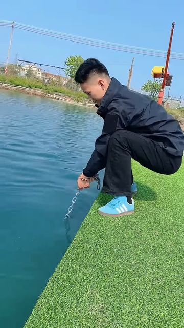 The process of fishing using a chain #shorts