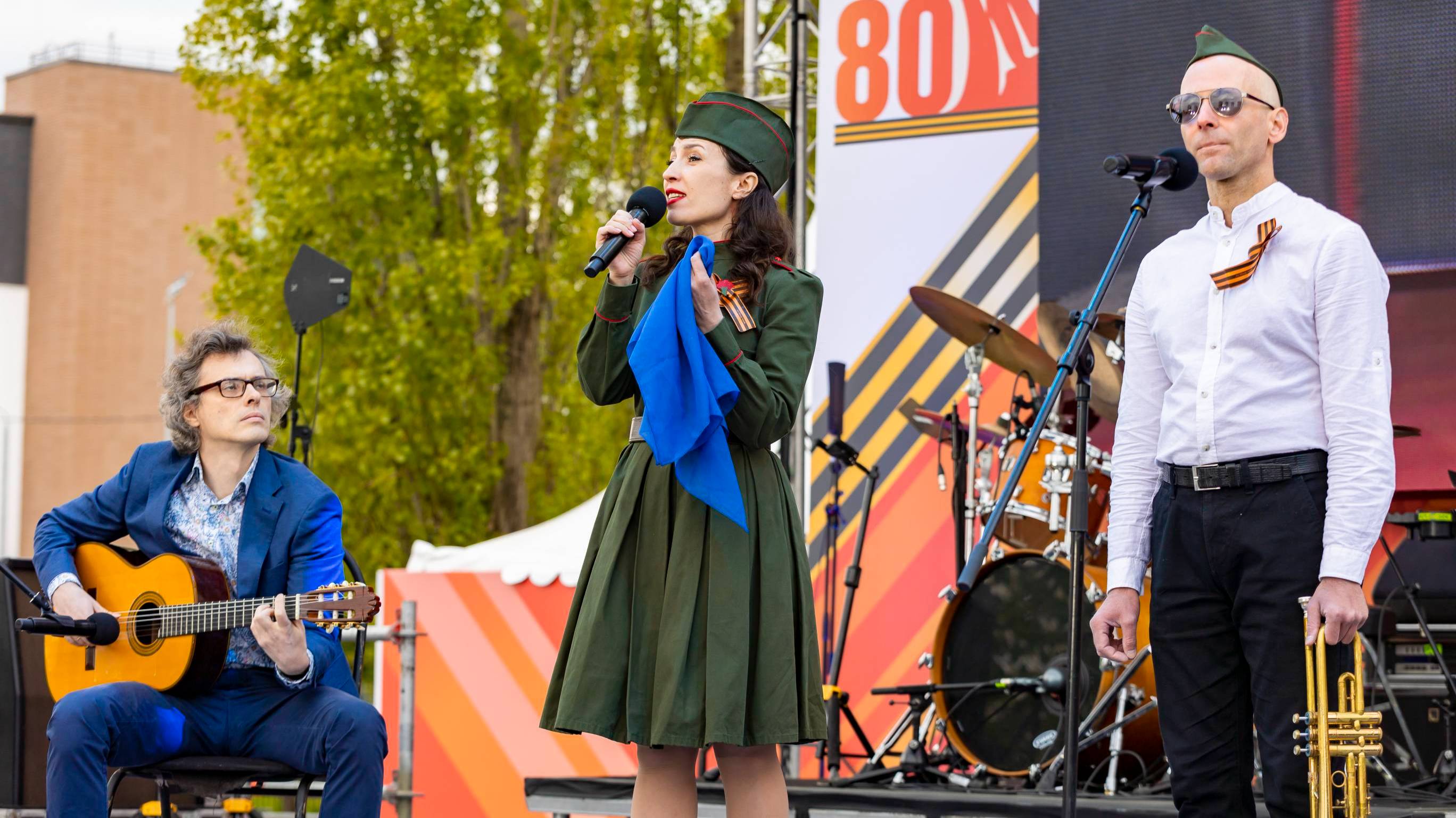 "Синий платочек ", вокал - Мария Лисицына, гитара - Михаил Спичков, труба - Михаил Горячкин