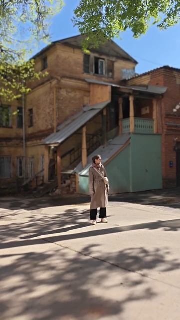Moments. Courtyard