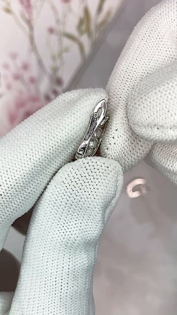 Серьги с лабораторными бриллиантами