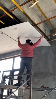 The process of installing a home ceiling yourself #shorts