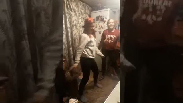 Девчонки жгут