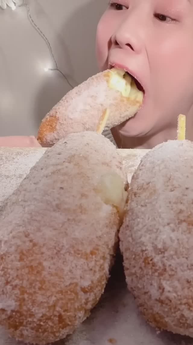 МУКБАНГ: КОРЕЙСКИЙ ХРУСТЯЩИЙ КОРНДОГ