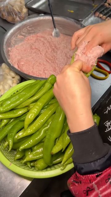The process of making meat sausages using chili skin #shorts