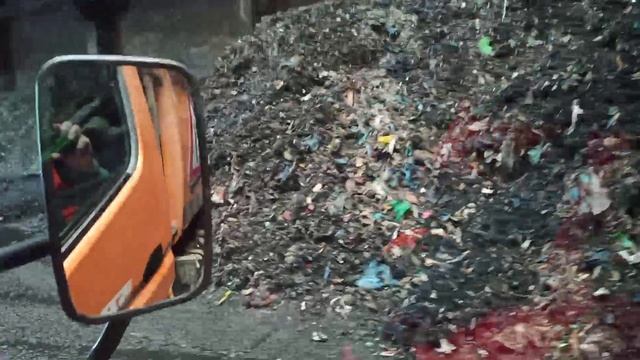Склад мусора с города на переработку и на сжигание-со всего города