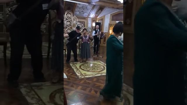 "Иделлэре куллэре" жырын ин матур, ин кунелле итеп жырлаучы Роза Вафина.