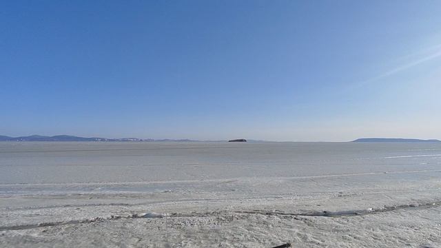 Кто кого на море тащит?
