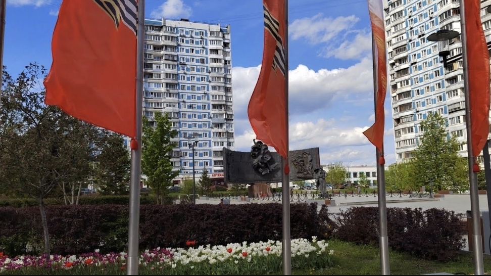 Площадь Защитников Неба в Крылатском