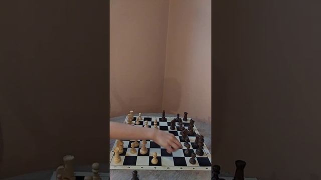 Центральный дебют (продвижение пешки "h" - угроза короткой рокировке чёрных)