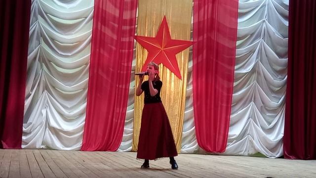 Песня "Дети Донбасса".  Пробирает до слёз.  
Автор слов и музыки - Елена Стурова