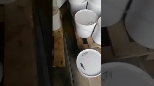 Весь мёд испорчен груз закрепили ненадёжно.