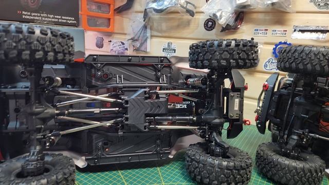Сравнение Jeep Rubicon от разных производителей.  Wltoys VS HB ( hobbytoys, huangbo)