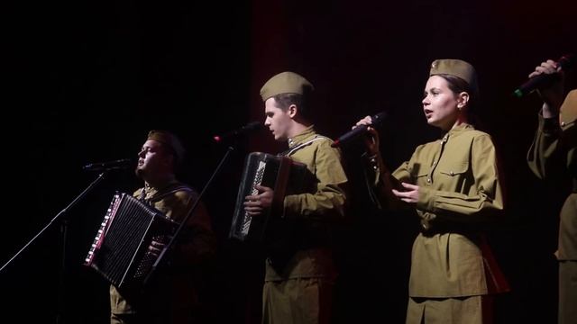 Выступление на студенческой весне. Номер: "Друг мой фронтовой"
