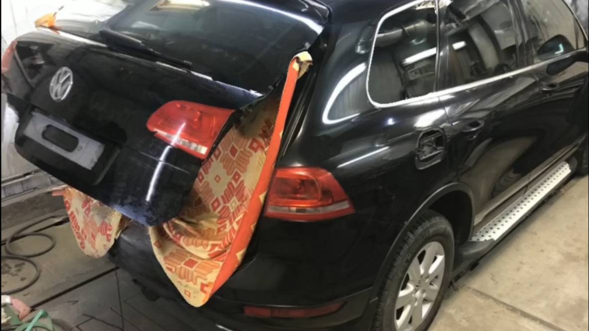 Ремонт Volkswagen Touareg 2011 г.в. частичная окраска двери багажника  и обработка керамикой Hikari
