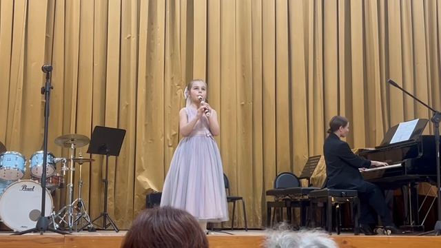 Арина Щербакова. Выступление на отчетном концерте школы. 27 марта 2025
