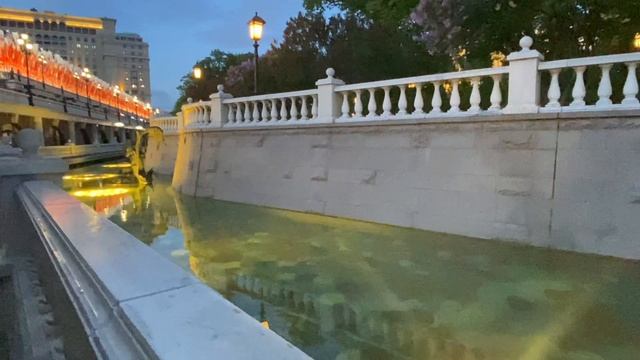 Москва. Вечерние сказки в Александровском саду.