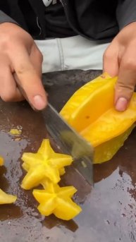 The process of cutting star fruit into a star shape #shorts