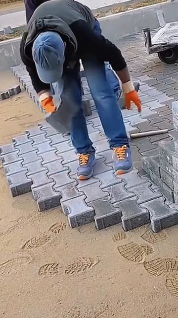 Skills in installing paving blocks #shorts