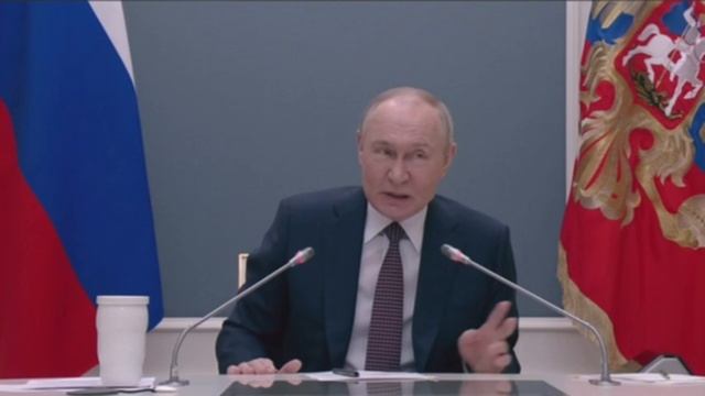 Россияне идут на СВО добровольно, а Киев вылавливает людей как собак на улице, заявил Путин.