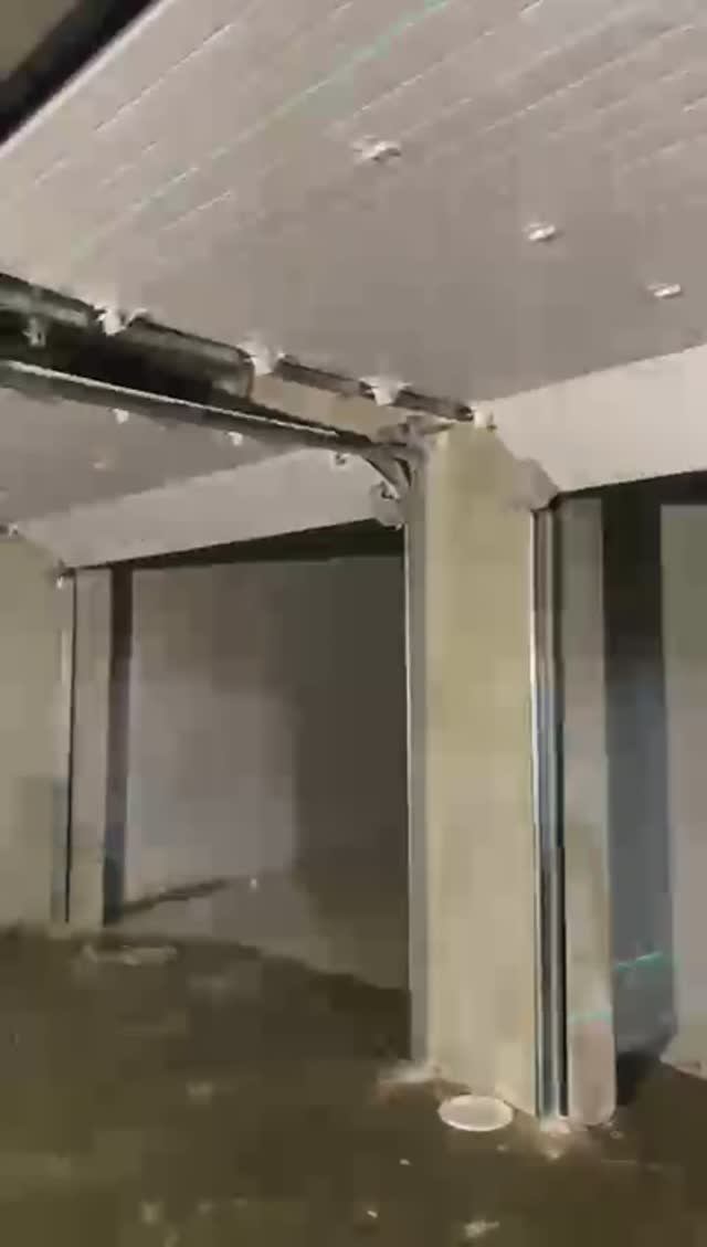 Монтаж двух секционных ворот