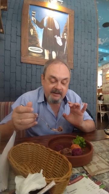 Дегустируем пхали в кафе Старик Хинкалыч