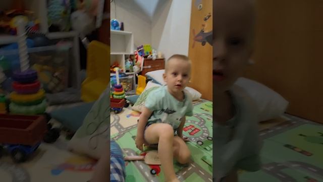 Макс собирается в бассейн 🏊