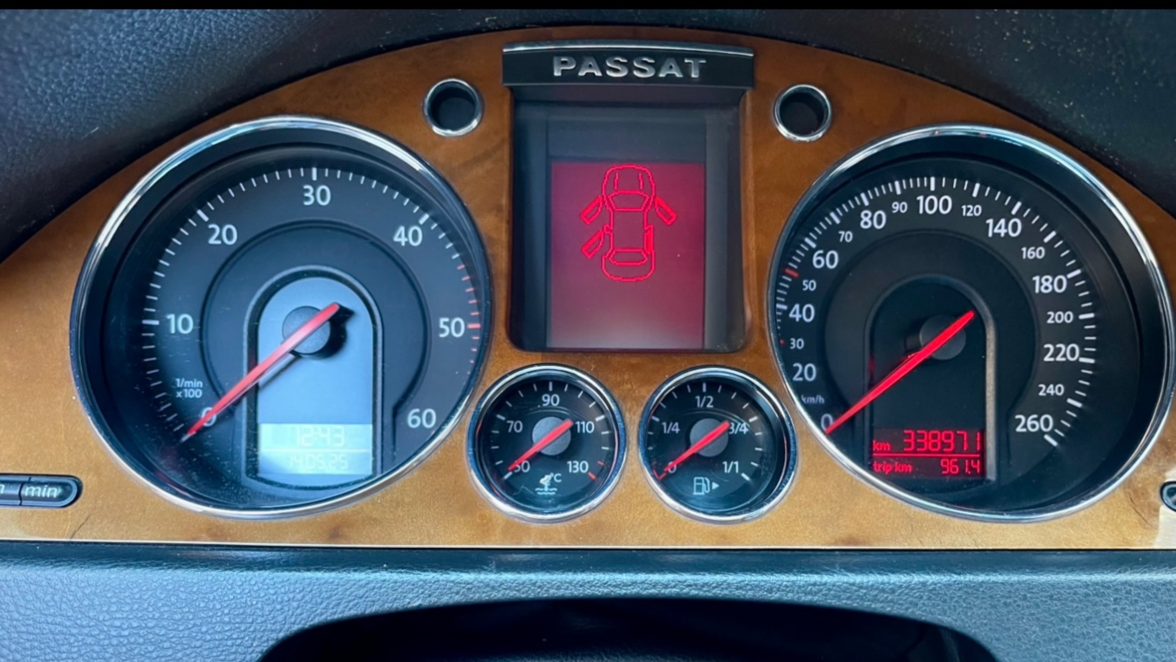 VOLKSWAGEN PASSAT 2.0 TDi 2008 года, с акпп.