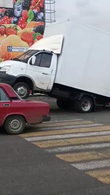 когда от жадности загрузил клубники больше чем надо 🤣