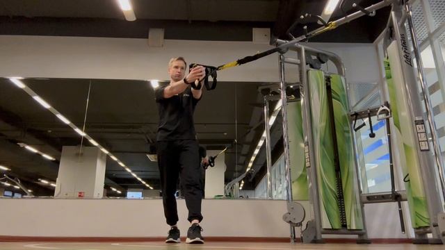 TRX Поворот корпуса (стоя) / TRX Resisted Torso Rotation (M)