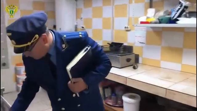 Трехлетняя девочка скончалась после того, как отравилась в этническом кафе в Лодейном Поле в Ленобла