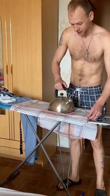Нет утюга? Есть чайник! #Shorts #утюг #чайник