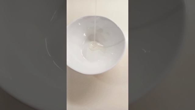 Салат с моцареллой и шпинатом.