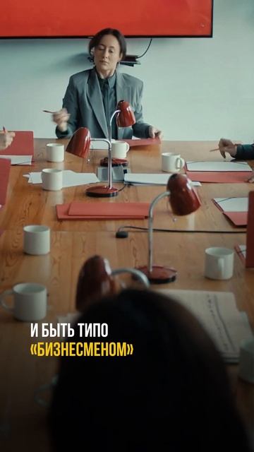 На начальном этапе лучше инвестировать в собственное развитие, а не образ. 

Поверьте вернется в сто