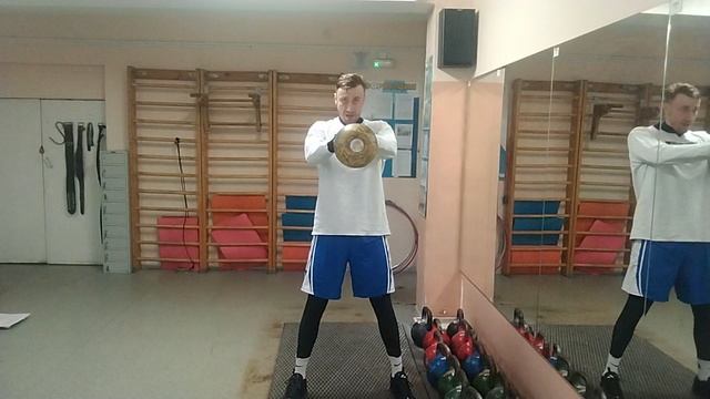 Тренировка в зале . Разминочное упражнение - махи гирей TrainingFactory00