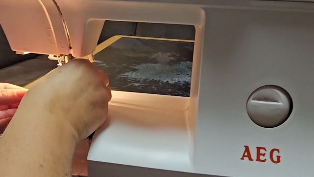 Ober und Unter Nähmaschine AEG einfädel, Заправка швейной машины threading a