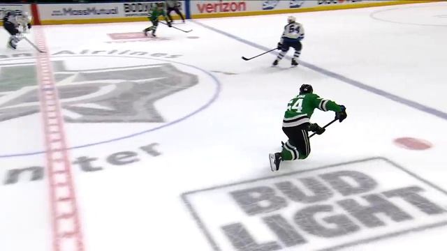 Granlund HAT TRICK gives Stars GAME 4