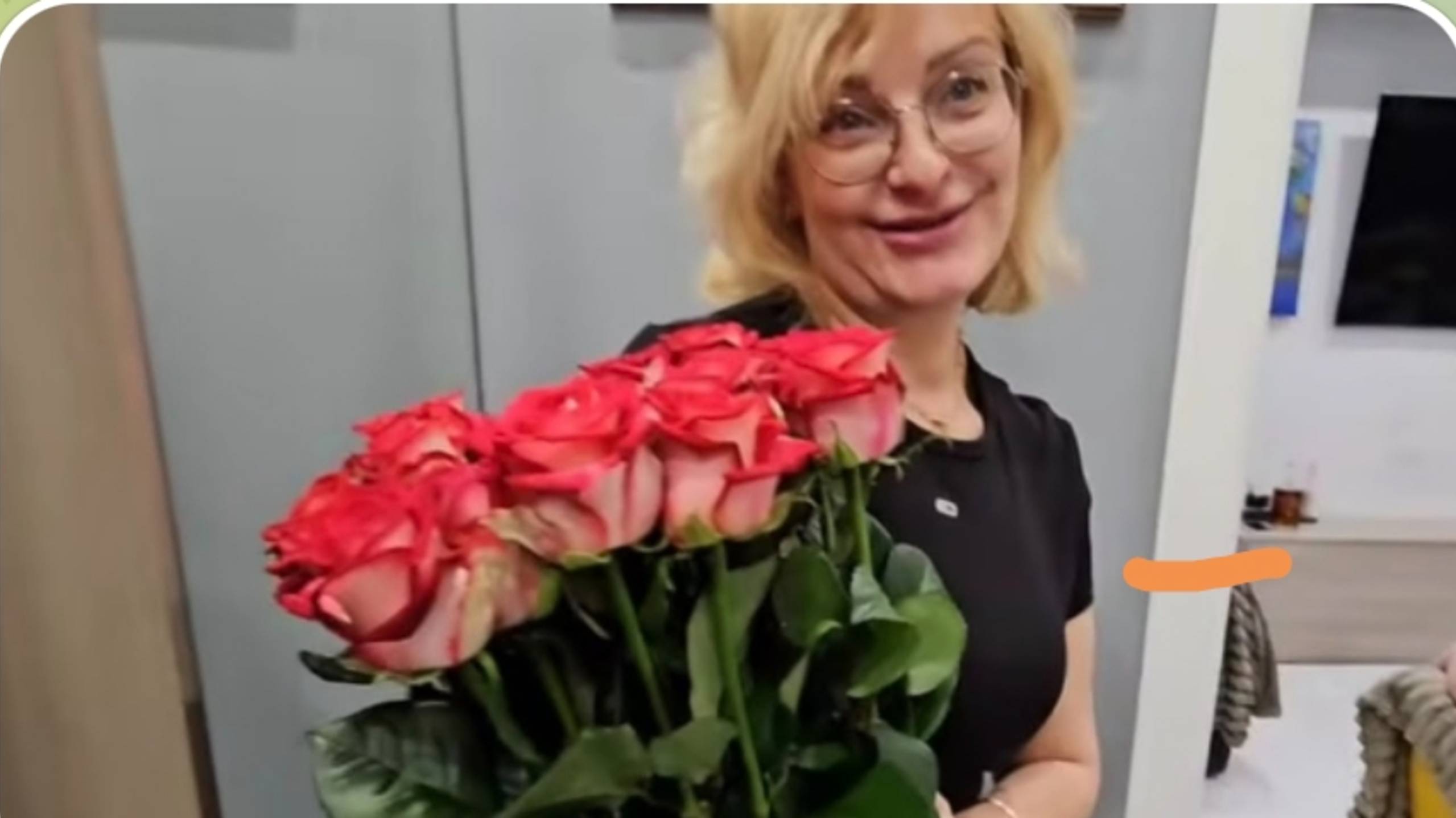 САМВЕЛ АДАМЯН, ДОЦЯ ВСПОМНИЛА ПРО "ЛЮБИМУЮ" МАМКУ, БУХНУЛИ.