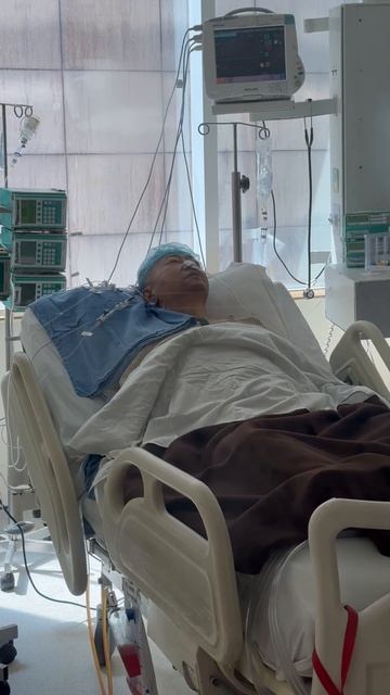 Пациент после пересадки печени в больнице Артемис.